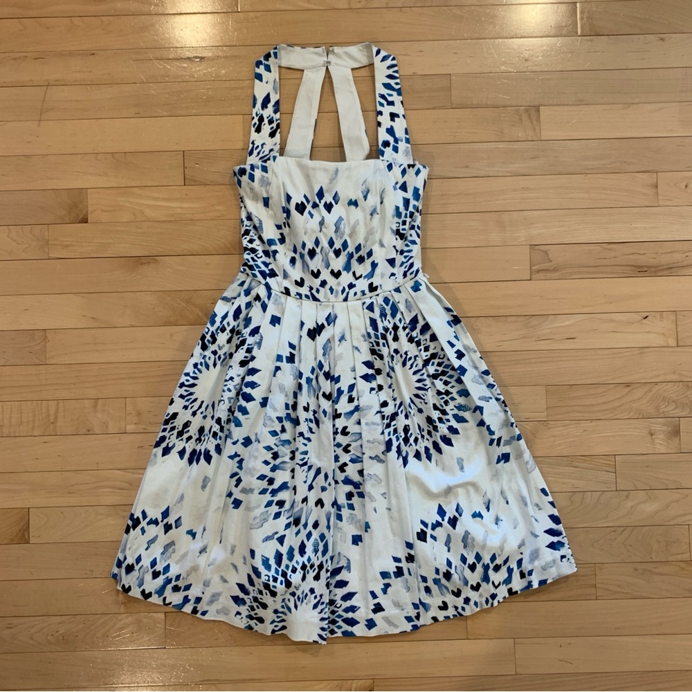 White House Black Market women’s size 2 blue & white dress strapless
